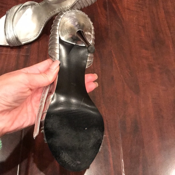 Guess barely worn heels - Picture 4 of 4